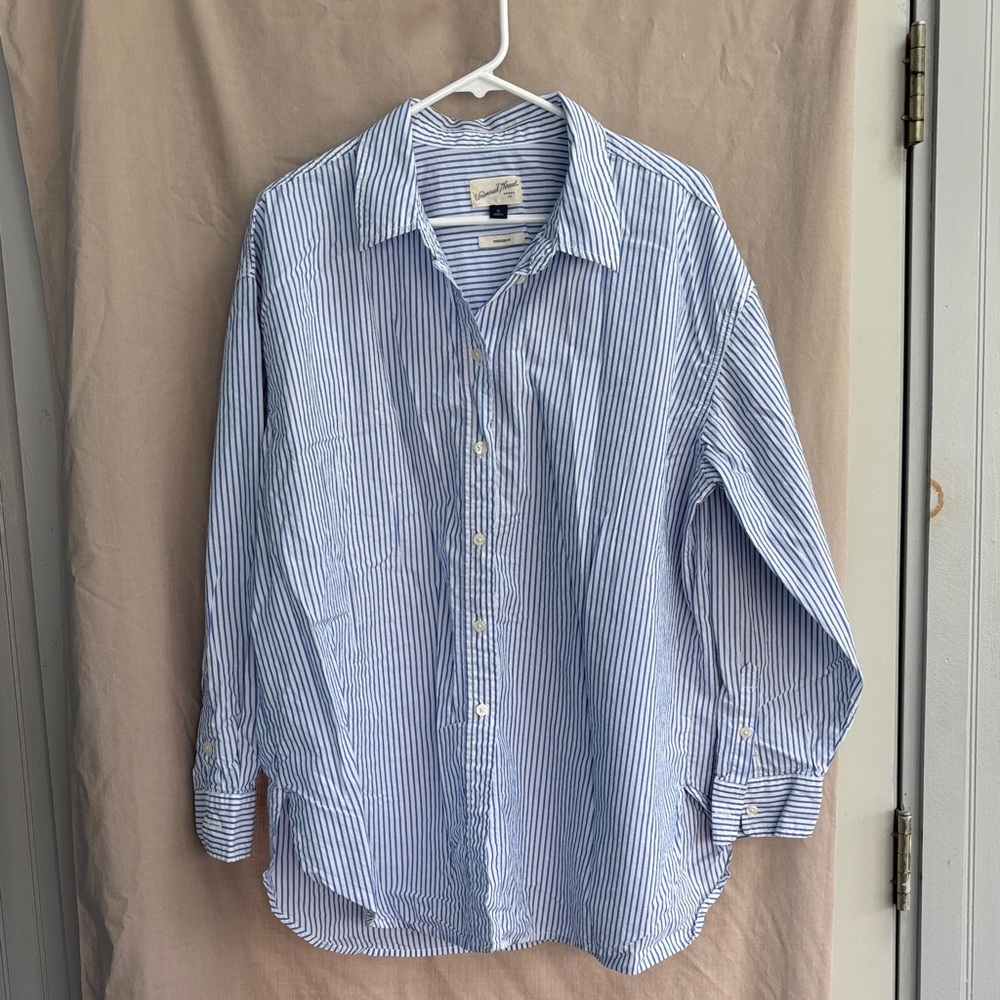 Universal Thread Light Blue & White Striped Button-Up Shirt